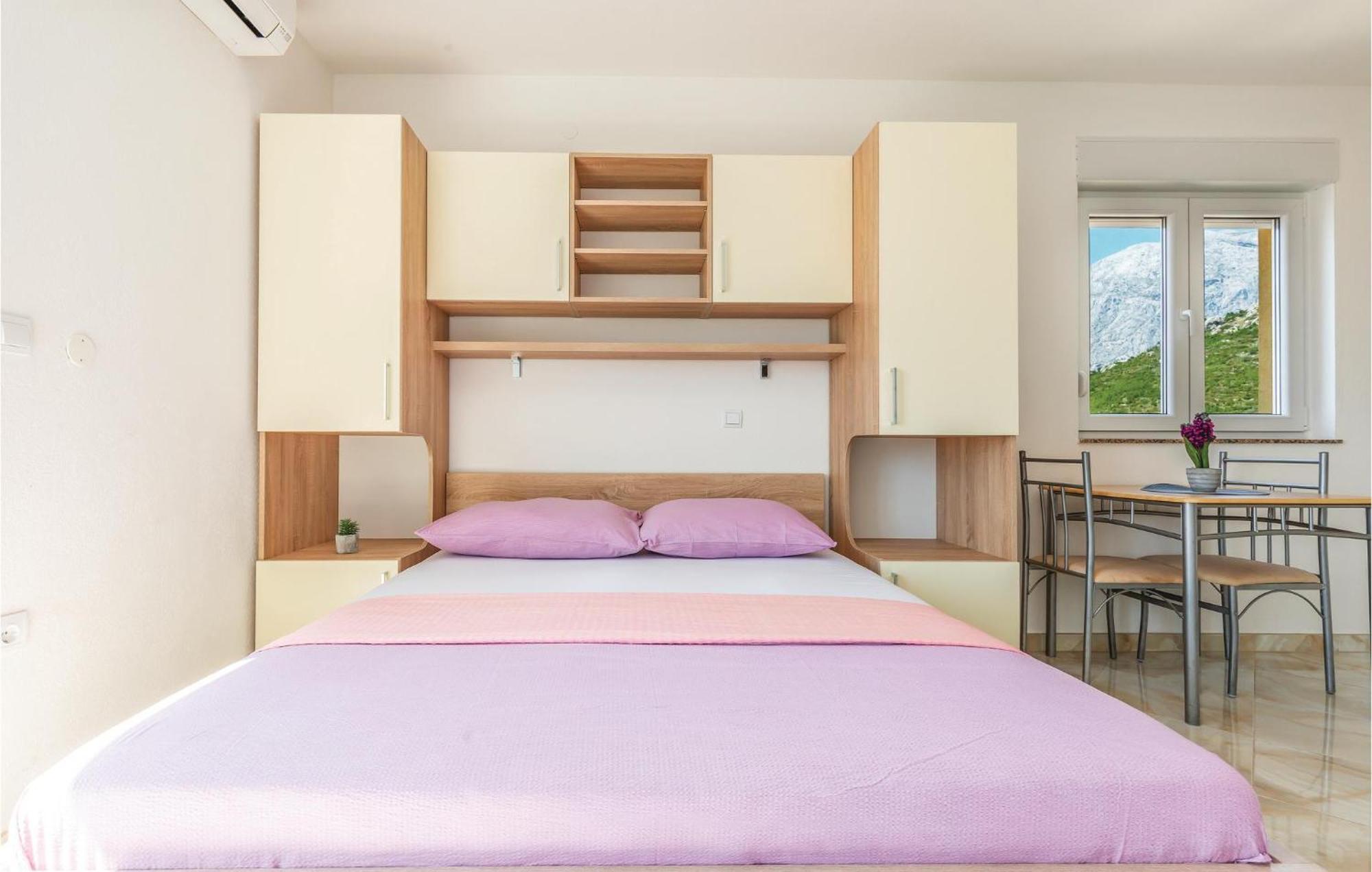 Gorgeous Apartment In Krvavica With Kitchen מראה חיצוני תמונה
