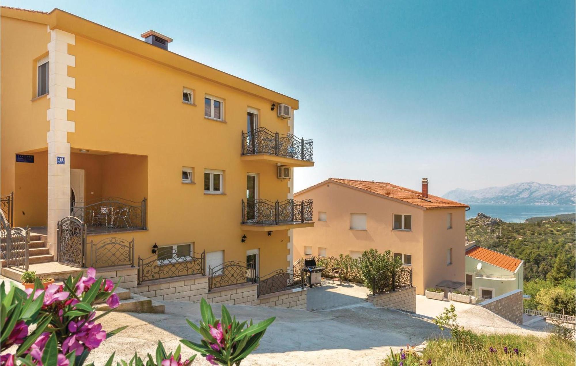 Gorgeous Apartment In Krvavica With Kitchen מראה חיצוני תמונה