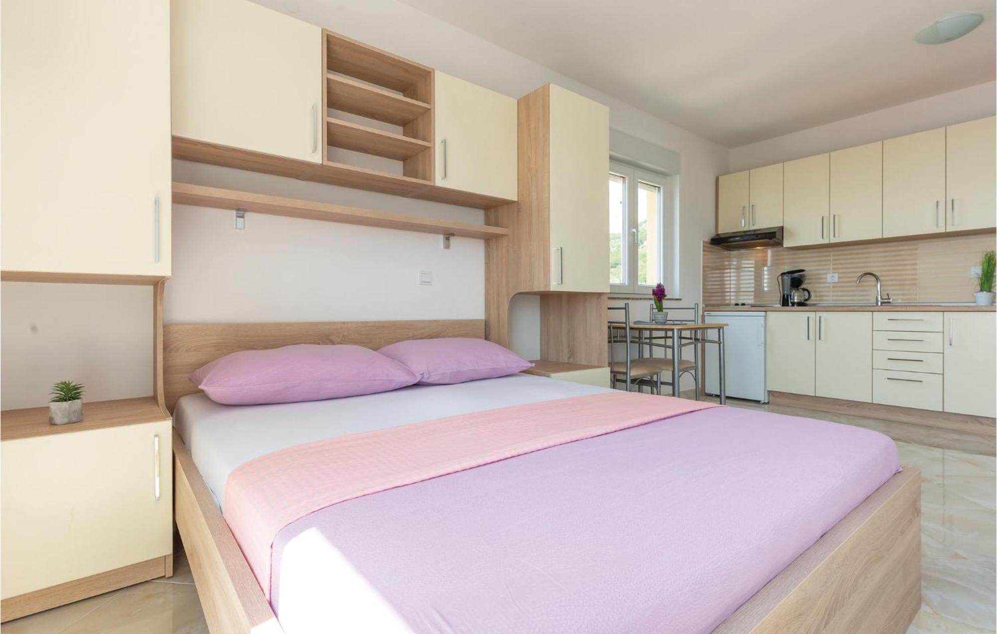Gorgeous Apartment In Krvavica With Kitchen מראה חיצוני תמונה